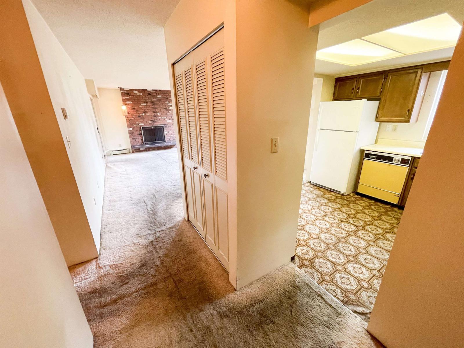 203 1368 Foster Street, White Rock, British Columbia  V4B 3X4 - Photo 2 - R3082584