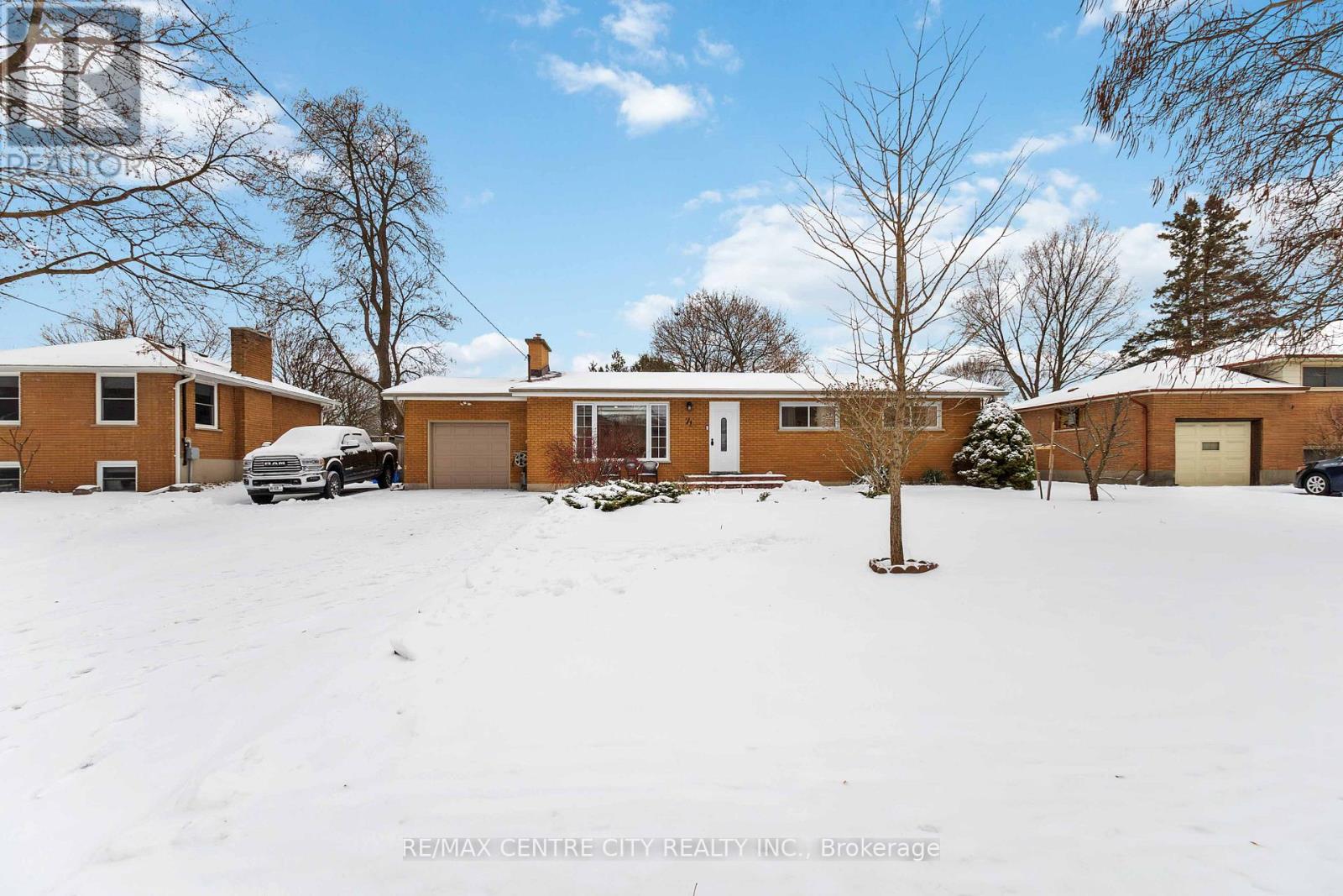 71 Sunray Avenue, London South, Ontario  N6P 1C1 - Photo 3 - X12725094