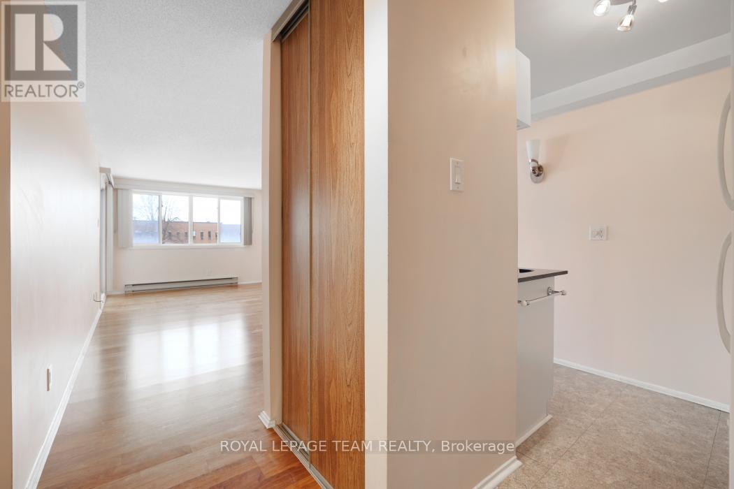 205 - 6532 Bilberry Drive, Ottawa, Ontario  K1C 4N9 - Photo 3 - X12725090