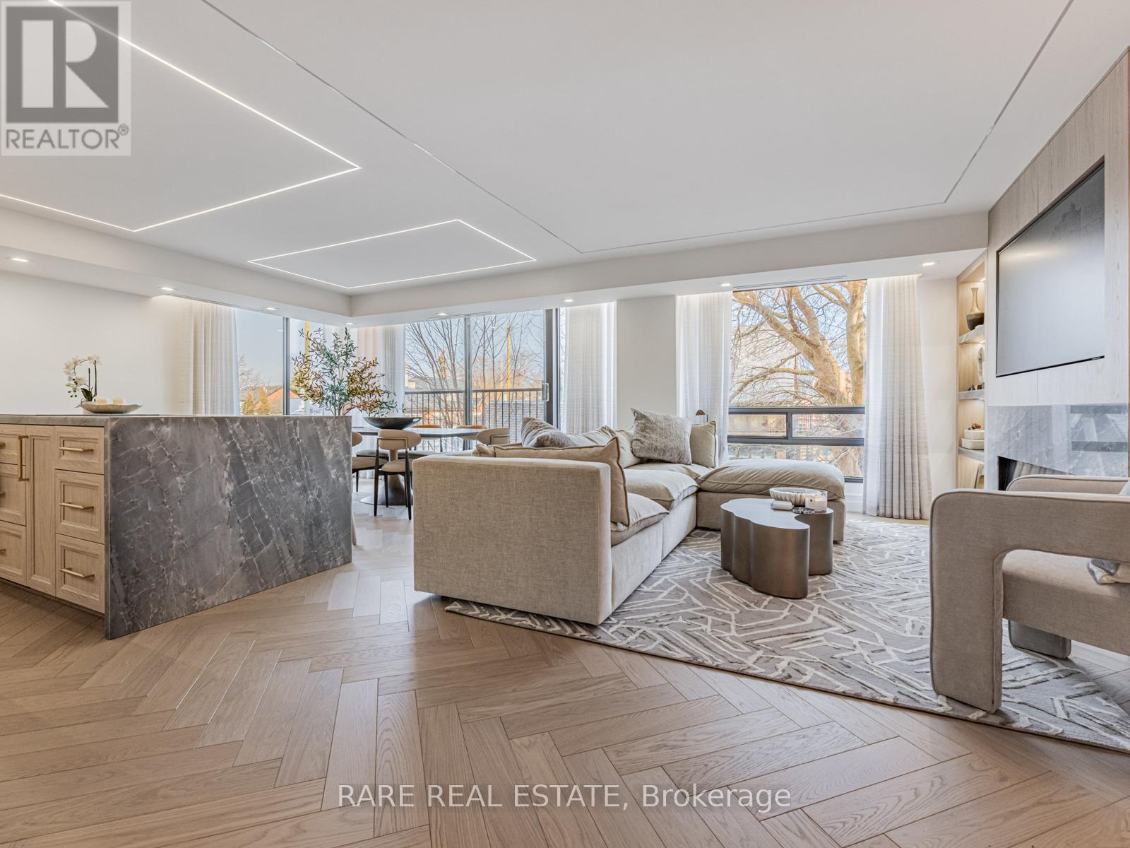 301 - 449 WALMER ROAD, Toronto, Ontario