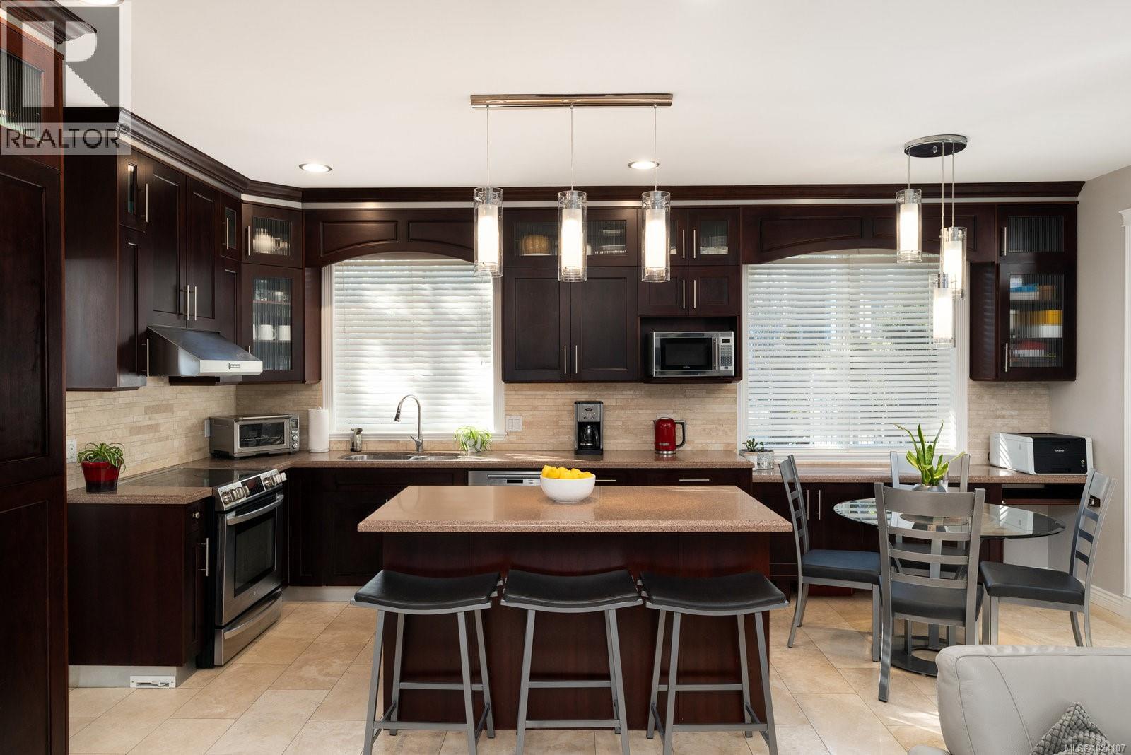 3908a Ascot Dr, Saanich, British Columbia  V8P 3S1 - Photo 13 - 1024107