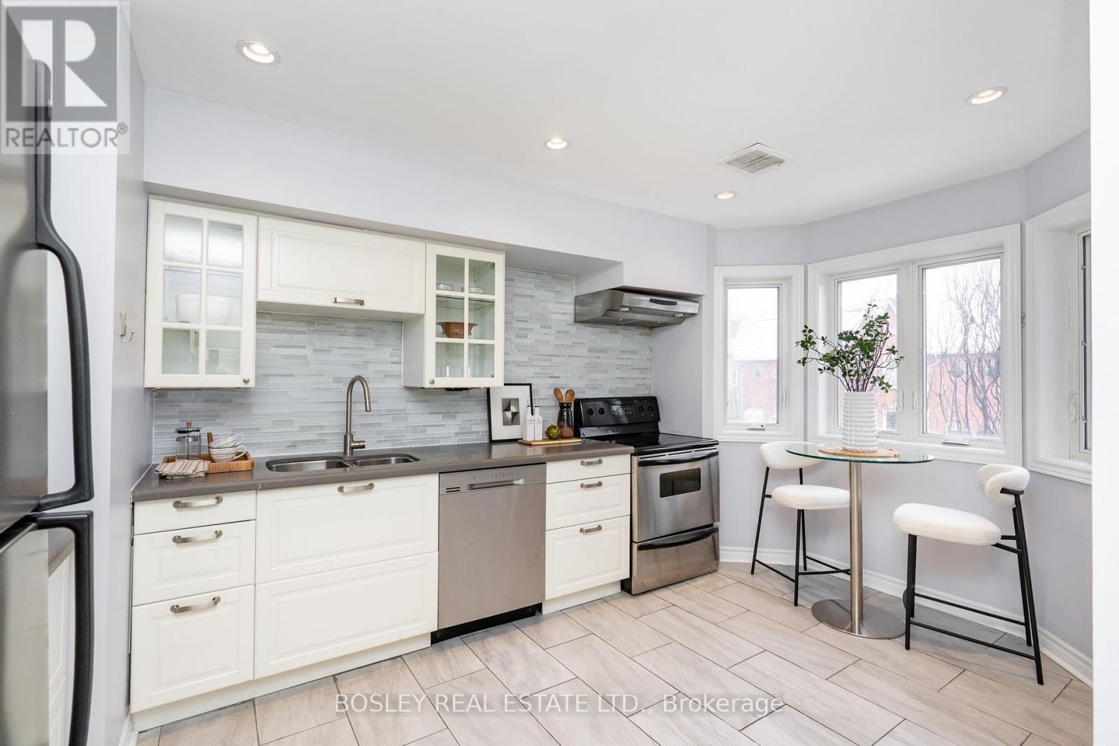 911c Adelaide Street W, Toronto, Ontario  M6J 3T2 - Photo 11 - C12717760