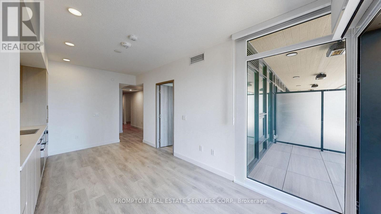 3709 - 1 Concord Cityplace Way, Toronto, Ontario  M5V 0X3 - Photo 2 - C12725034