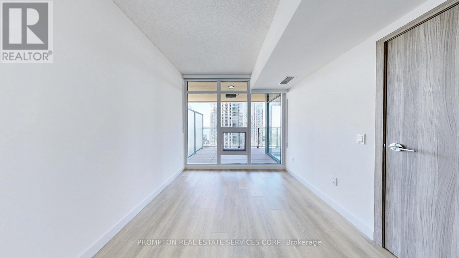 3709 - 1 Concord Cityplace Way, Toronto, Ontario  M5V 0X3 - Photo 6 - C12725034
