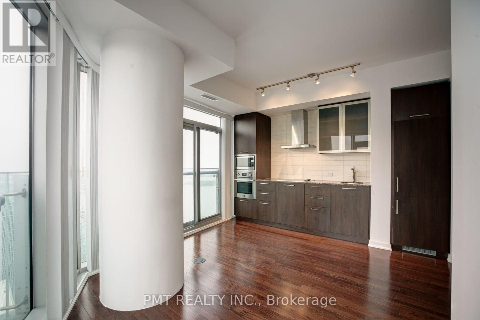 6411 - 14 York Street, Toronto, Ontario  M5J 0B1 - Photo 3 - C12725106