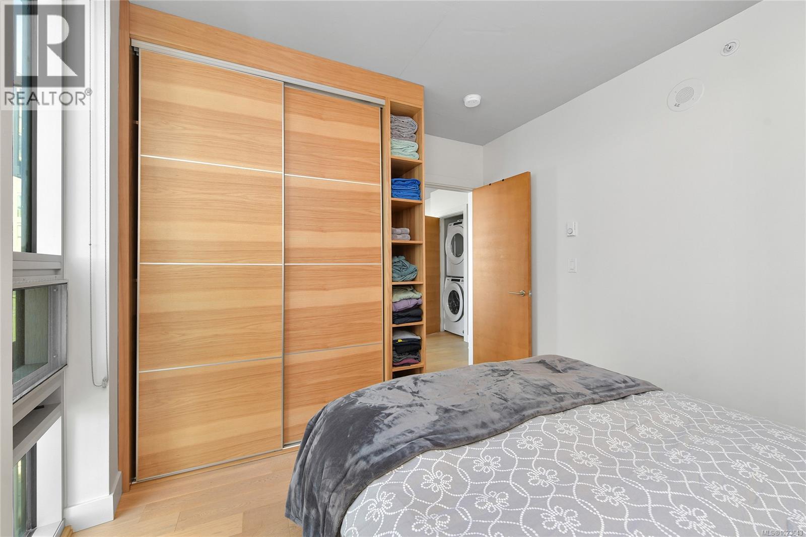 1010 989 Johnson St, Victoria, British Columbia  V8V 0E3 - Photo 11 - 1023643