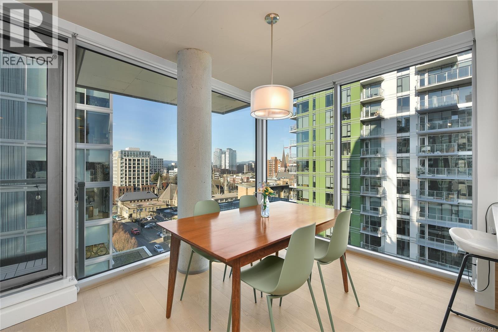 1010 989 Johnson St, Victoria, British Columbia  V8V 0E3 - Photo 3 - 1023643