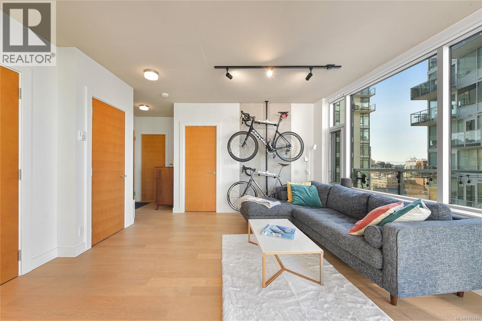 1010 989 Johnson St, Victoria, British Columbia  V8V 0E3 - Photo 9 - 1023643