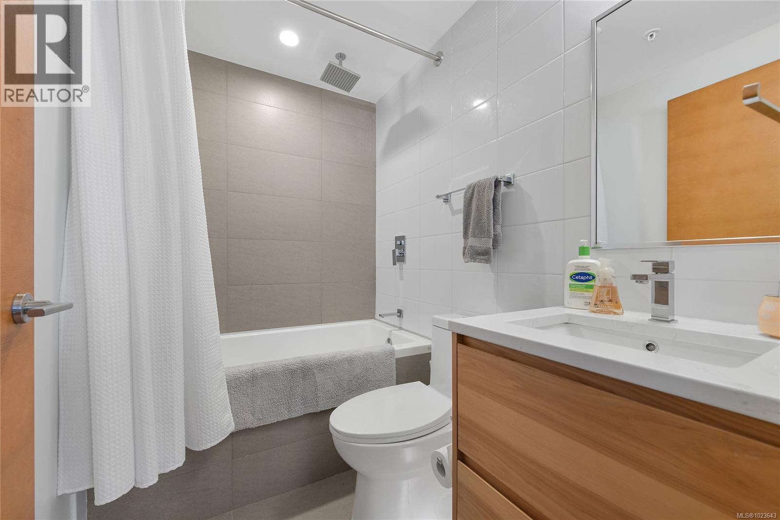 1010 989 Johnson St, Victoria, British Columbia  V8V 0E3 - Photo 13 - 1023643