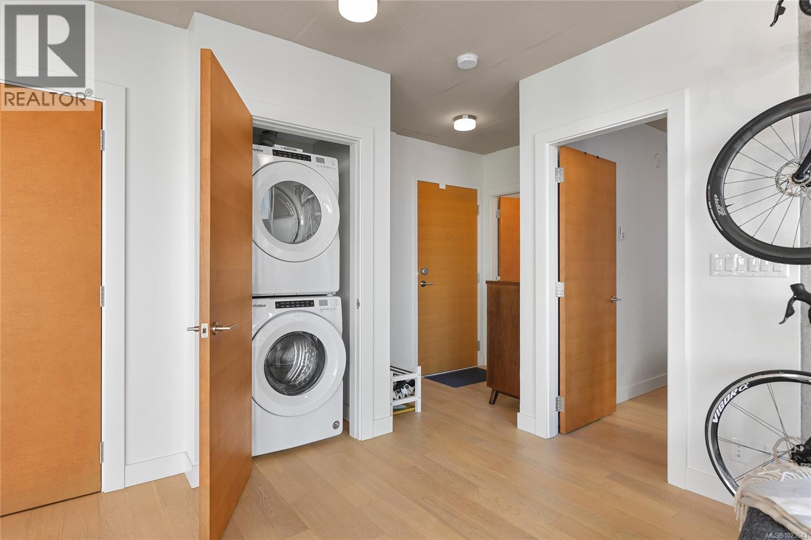 1010 989 Johnson St, Victoria, British Columbia  V8V 0E3 - Photo 15 - 1023643