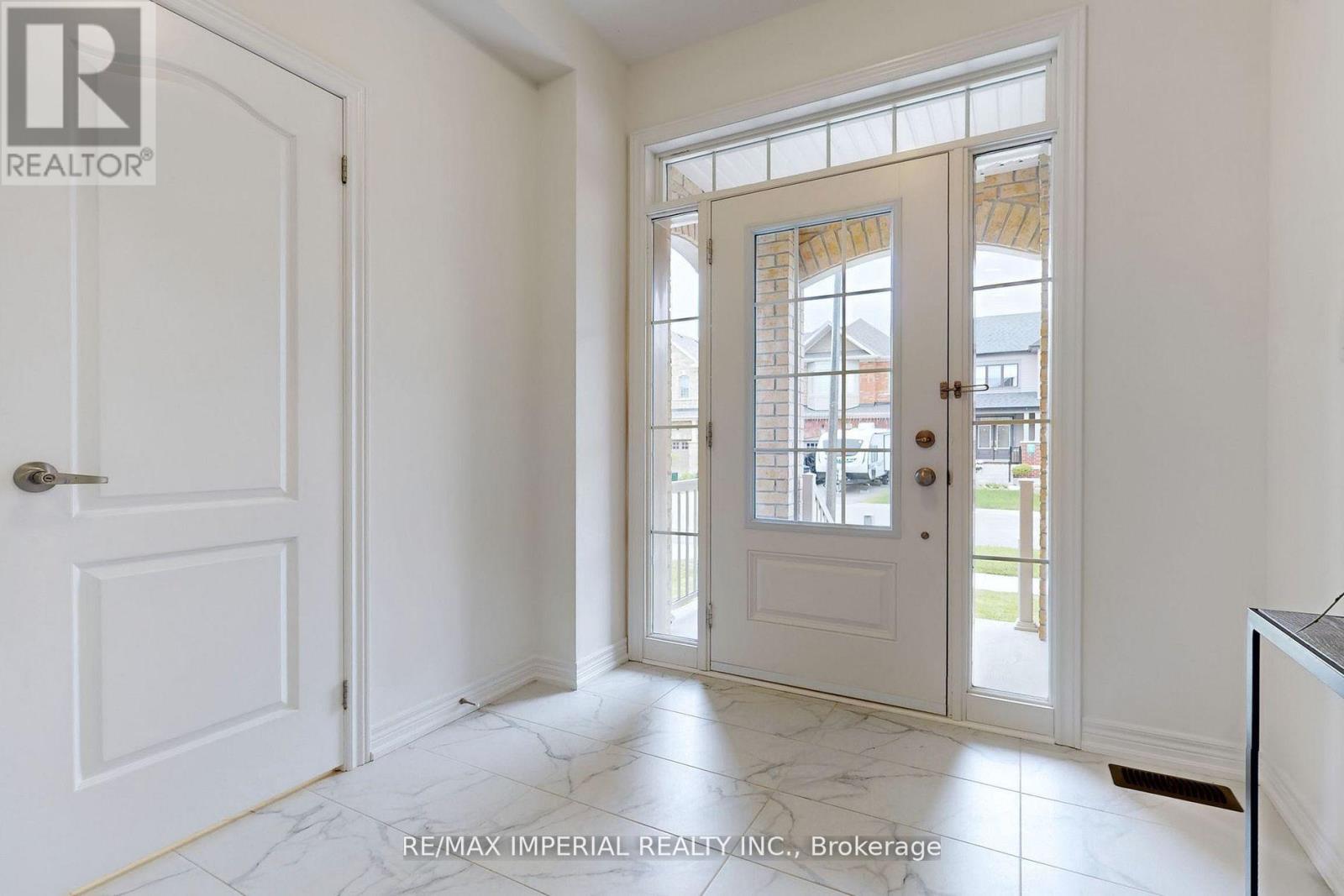 30 Pietrowski Drive, Georgina, Ontario  L4P 0K2 - Photo 16 - N12725142