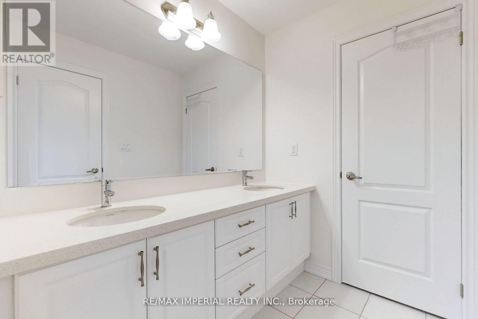 30 Pietrowski Drive, Georgina, Ontario  L4P 0K2 - Photo 20 - N12725142