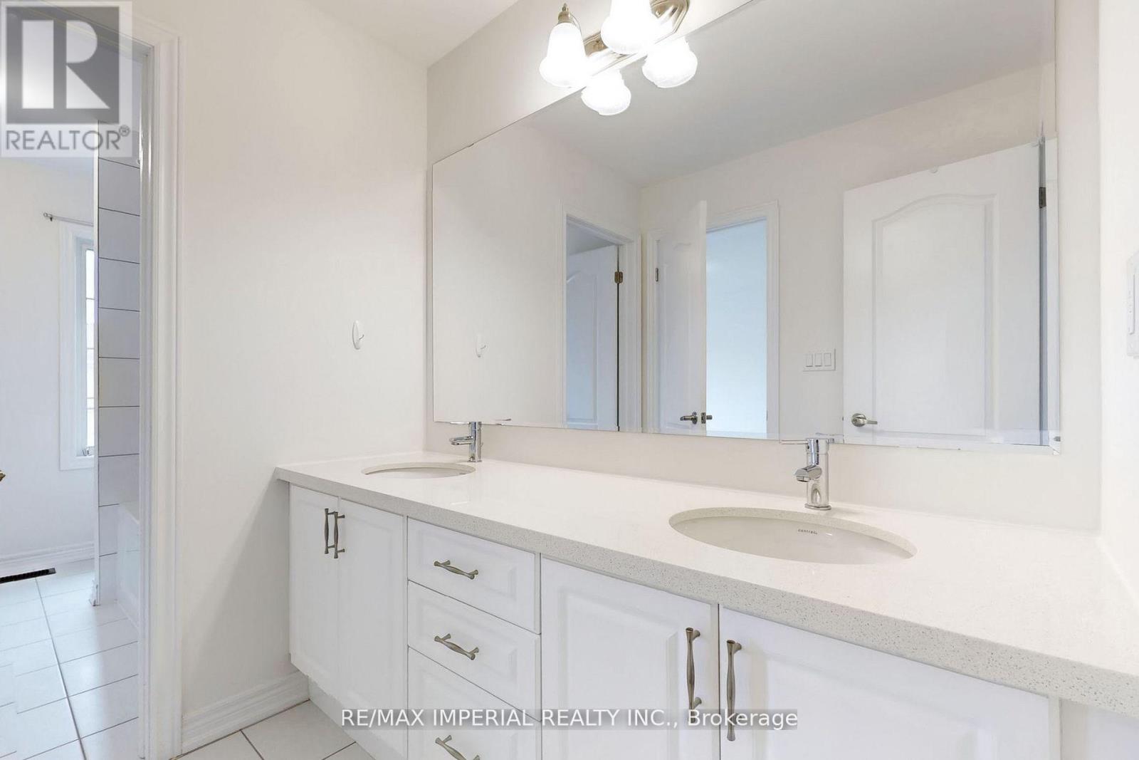 30 Pietrowski Drive, Georgina, Ontario  L4P 0K2 - Photo 21 - N12725142