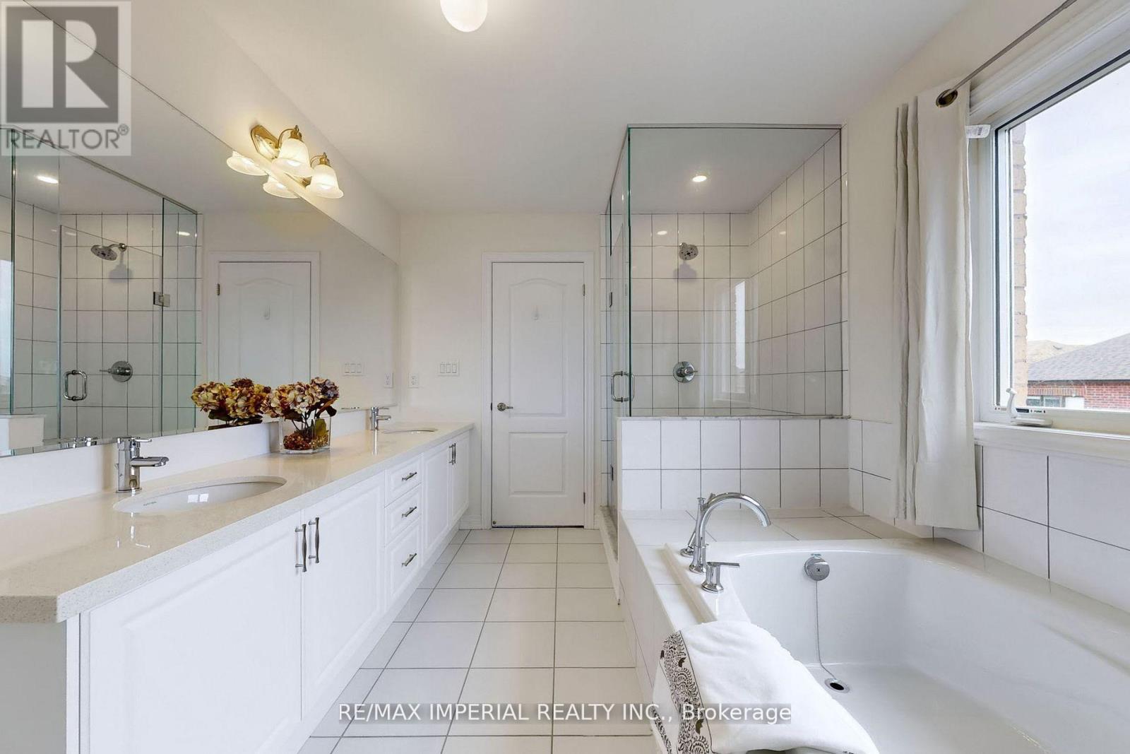 30 Pietrowski Drive, Georgina, Ontario  L4P 0K2 - Photo 25 - N12725142