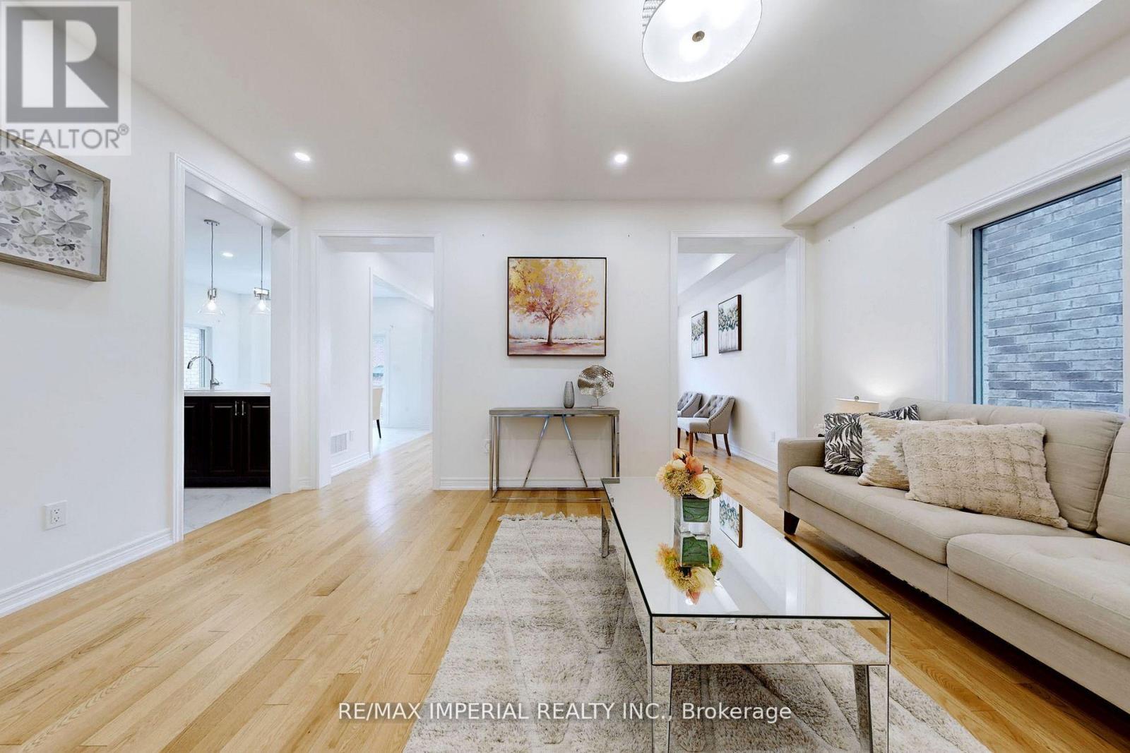 30 Pietrowski Drive, Georgina, Ontario  L4P 0K2 - Photo 4 - N12725142