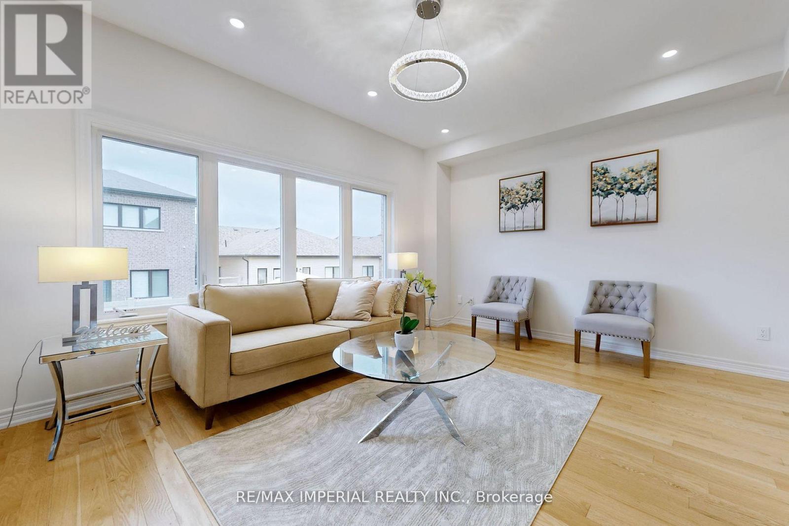 30 Pietrowski Drive, Georgina, Ontario  L4P 0K2 - Photo 5 - N12725142