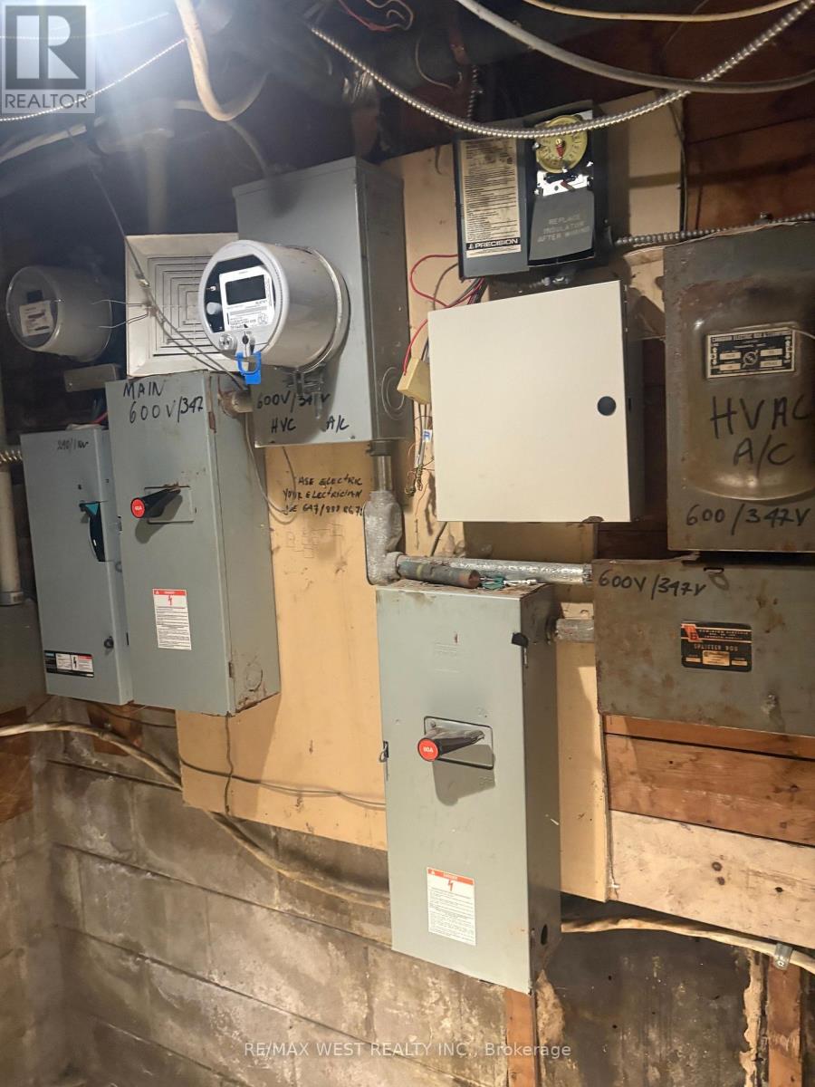 2057 Dufferin Street, Toronto, Ontario  M6E 3R3 - Photo 15 - C12530690