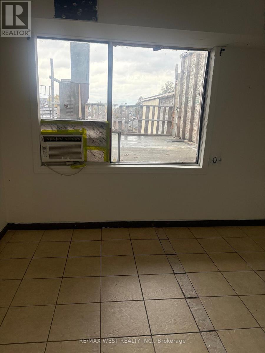 2057 Dufferin Street, Toronto, Ontario  M6E 3R3 - Photo 14 - C12530690