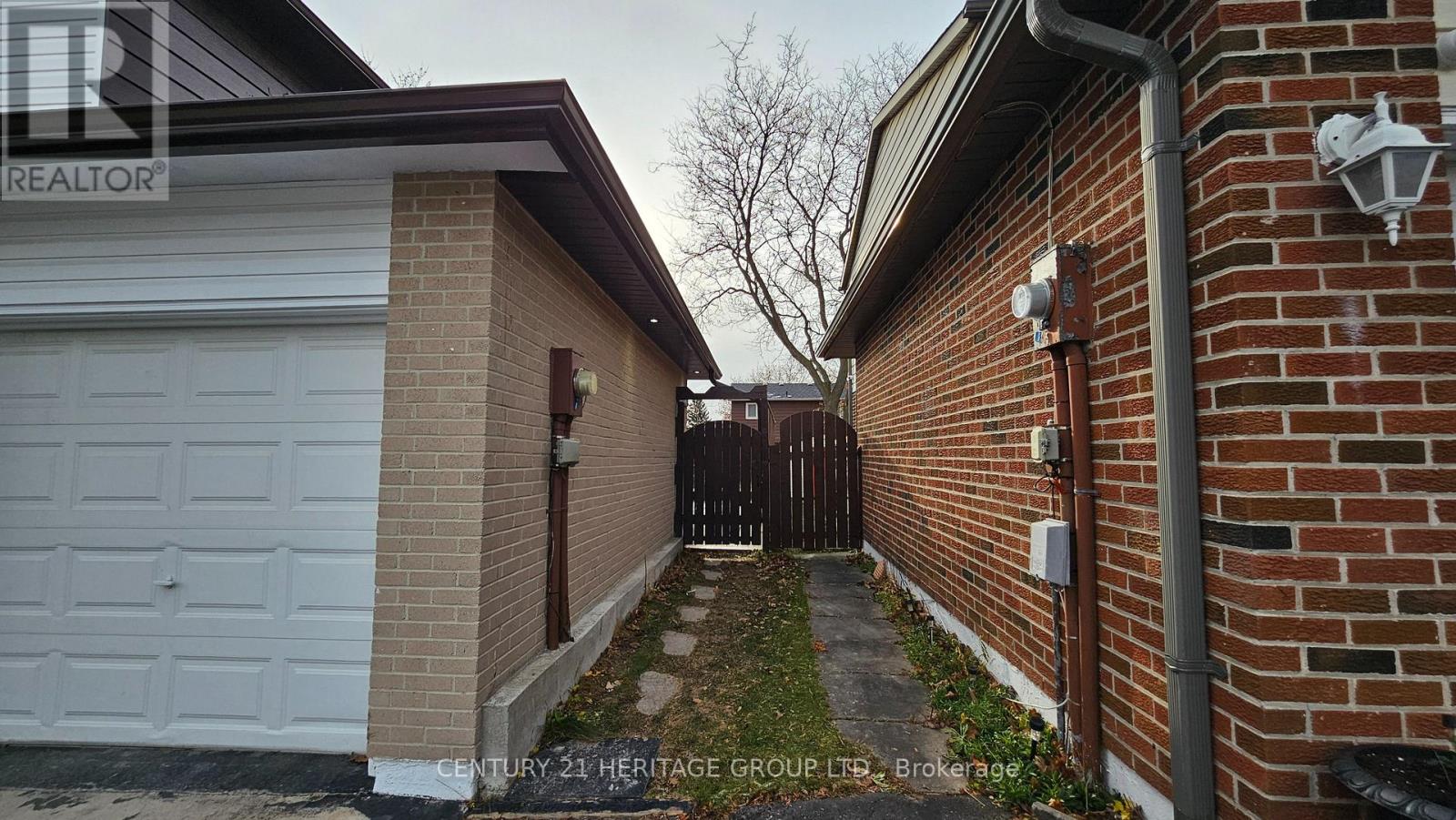 217 THOMS CRESCENT, Newmarket, Ontario