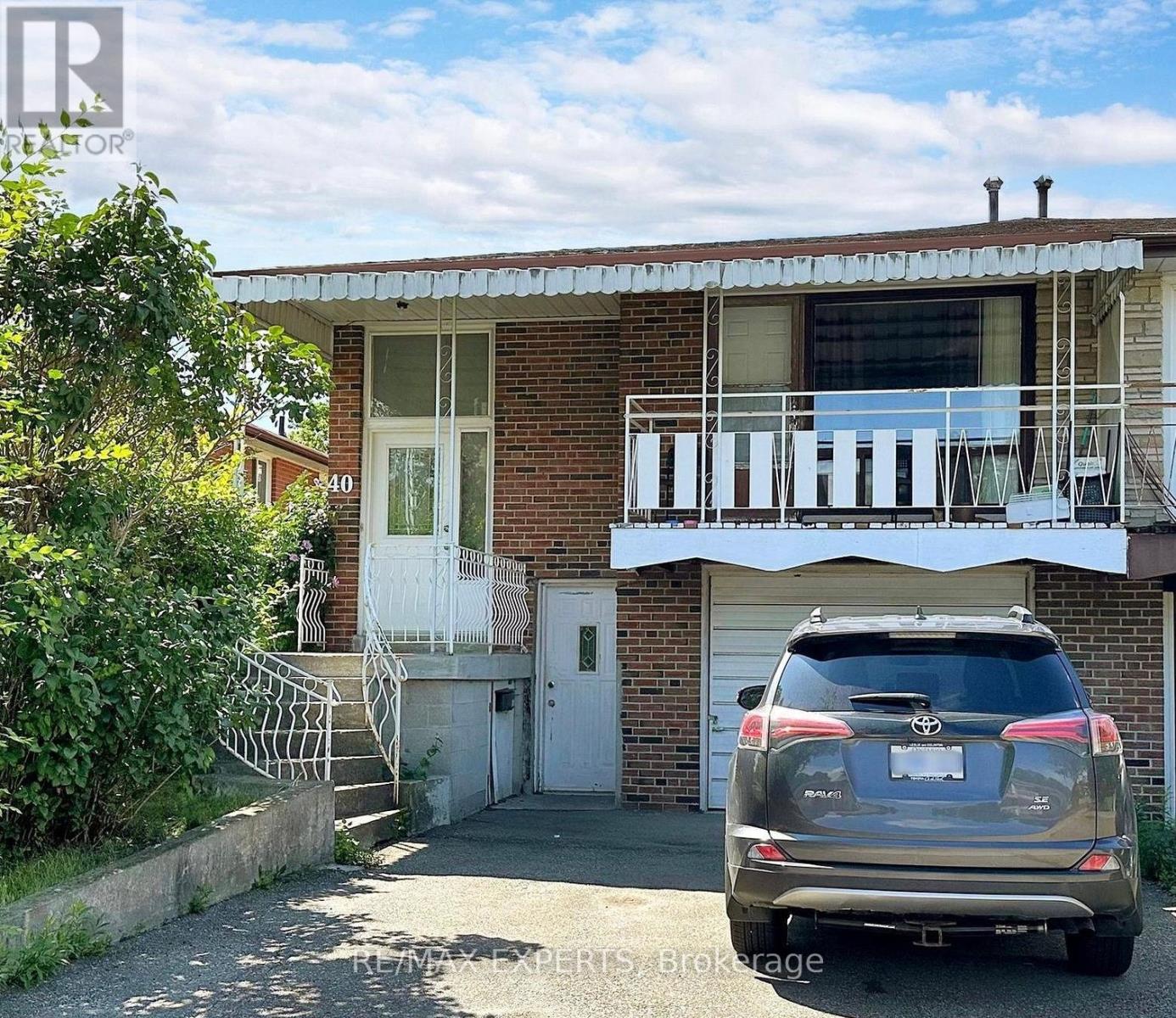 Upper - 40 Futura Drive, Toronto, Ontario  M3N 2L7 - Photo 2 - W12725150