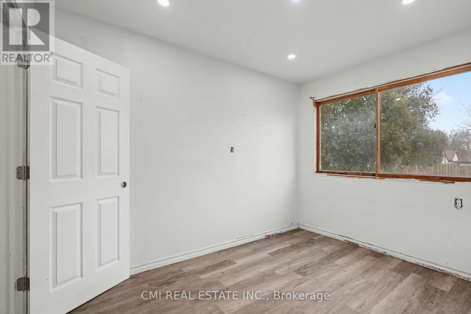 4824 Fourth Avenue, Niagara Falls, Ontario  L2E 4P1 - Photo 13 - X12725088