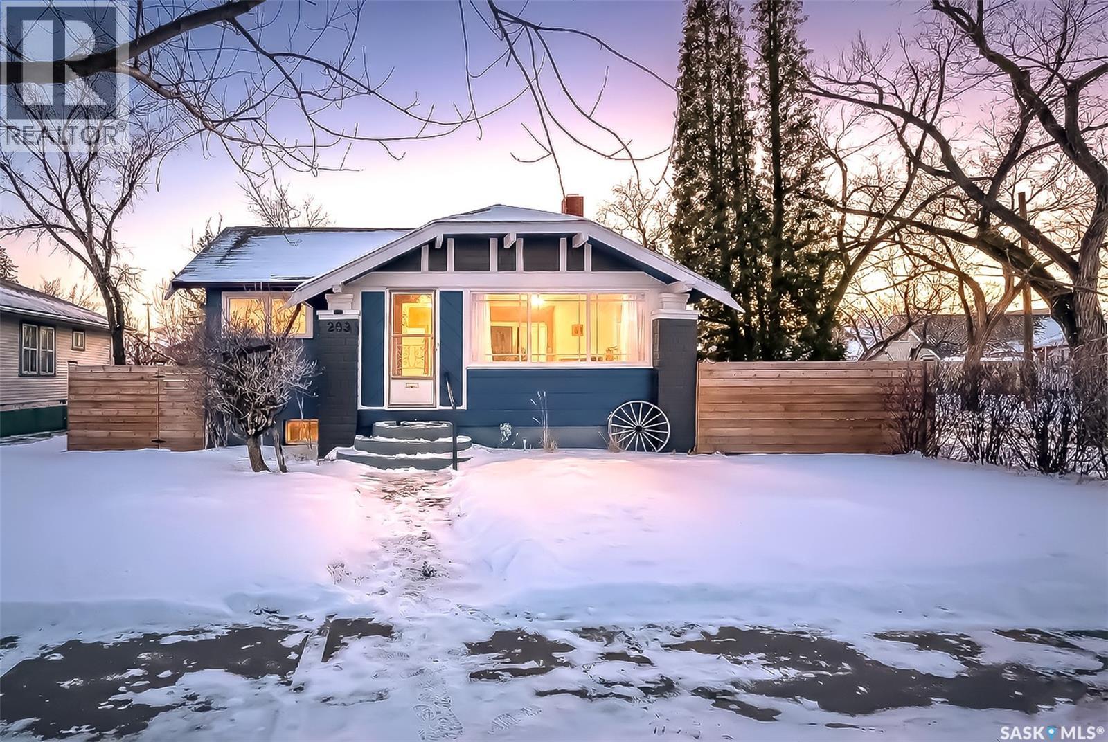 203 Oxford STREET E, Moose Jaw, Saskatchewan