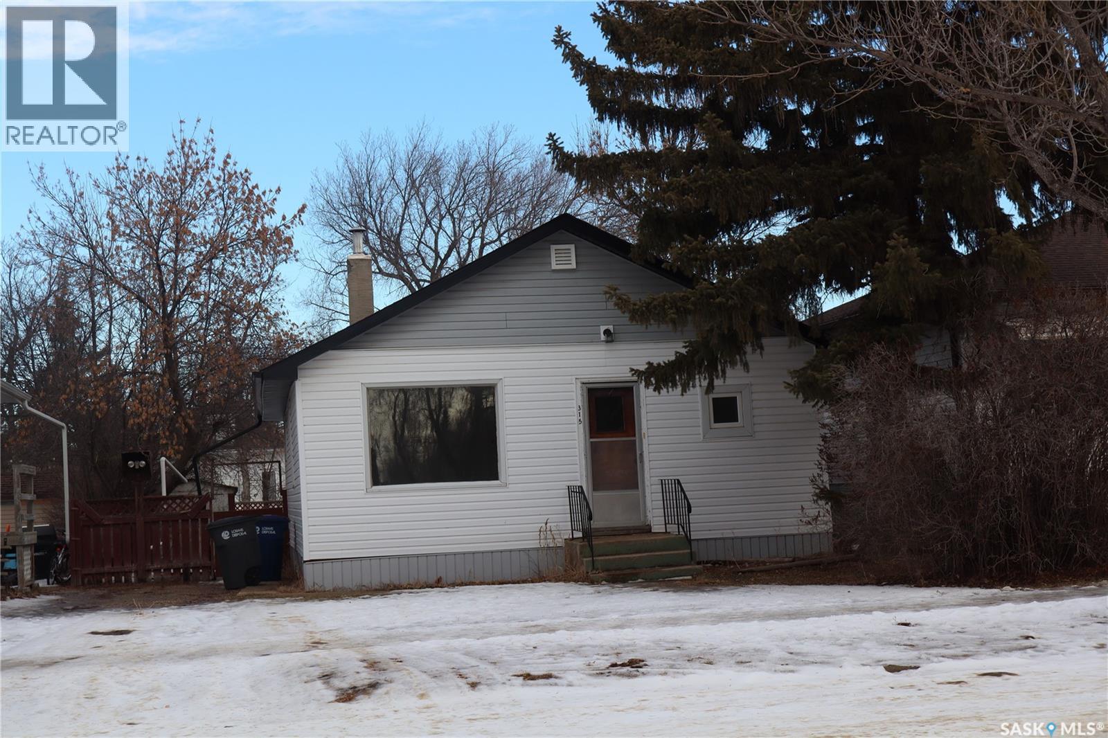 315 7th AVENUE E, assiniboia, Saskatchewan