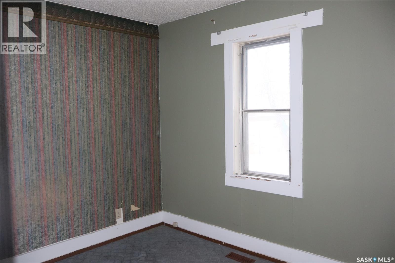 315 7th Avenue E, Assiniboia, Saskatchewan  S0H 0B0 - Photo 12 - SK027320