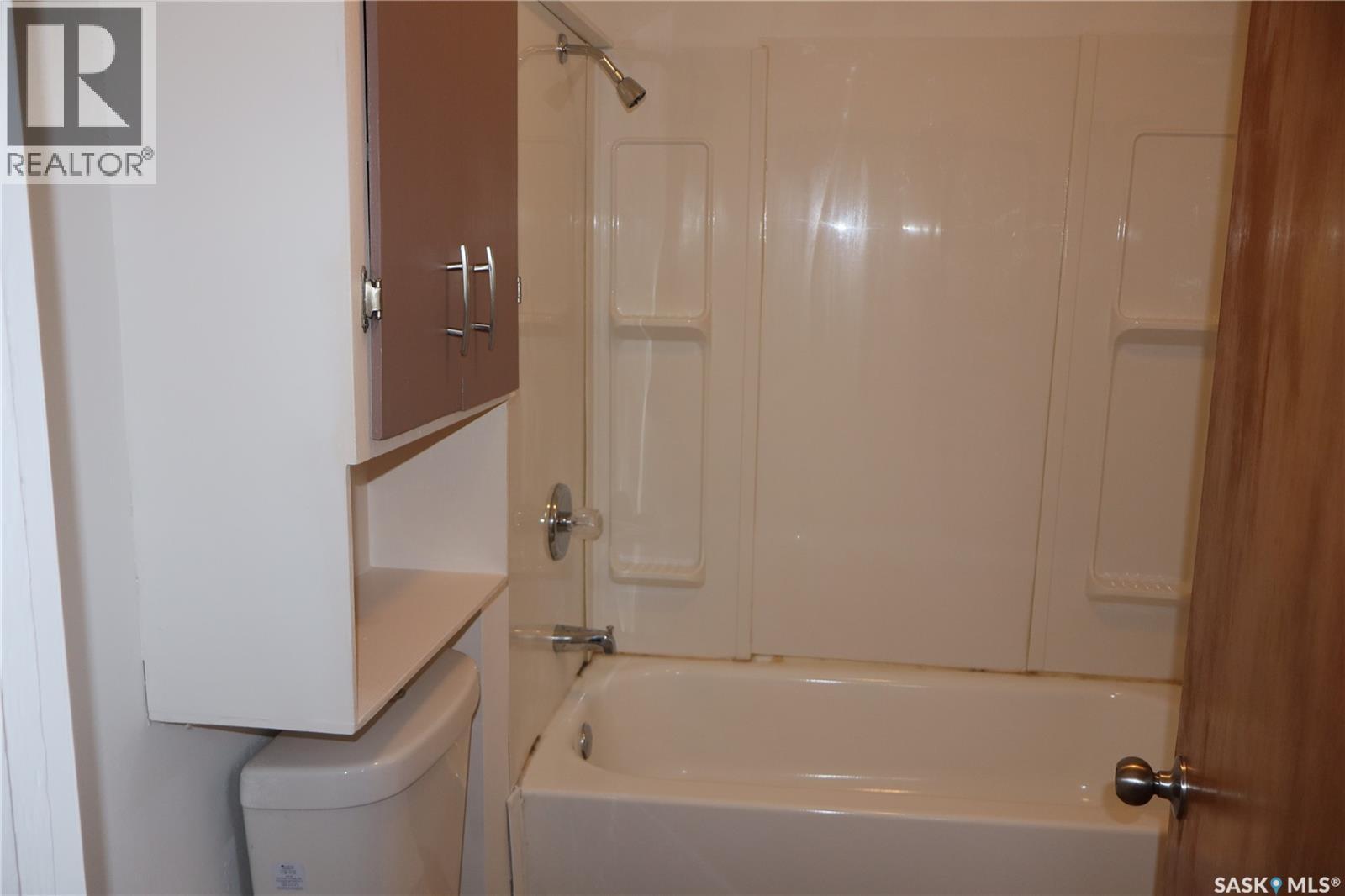 315 7th Avenue E, Assiniboia, Saskatchewan  S0H 0B0 - Photo 8 - SK027320