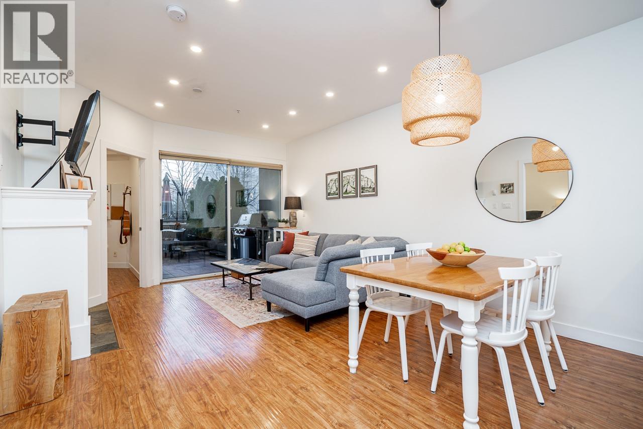 202 131 W 3rd Street, North Vancouver, British Columbia  V7M 1E7 - Photo 2 - R3082586