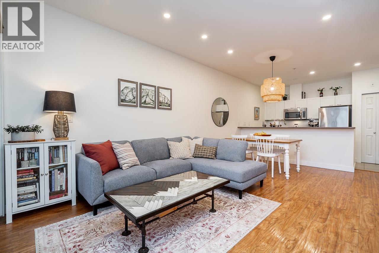 202 131 W 3rd Street, North Vancouver, British Columbia  V7M 1E7 - Photo 4 - R3082586