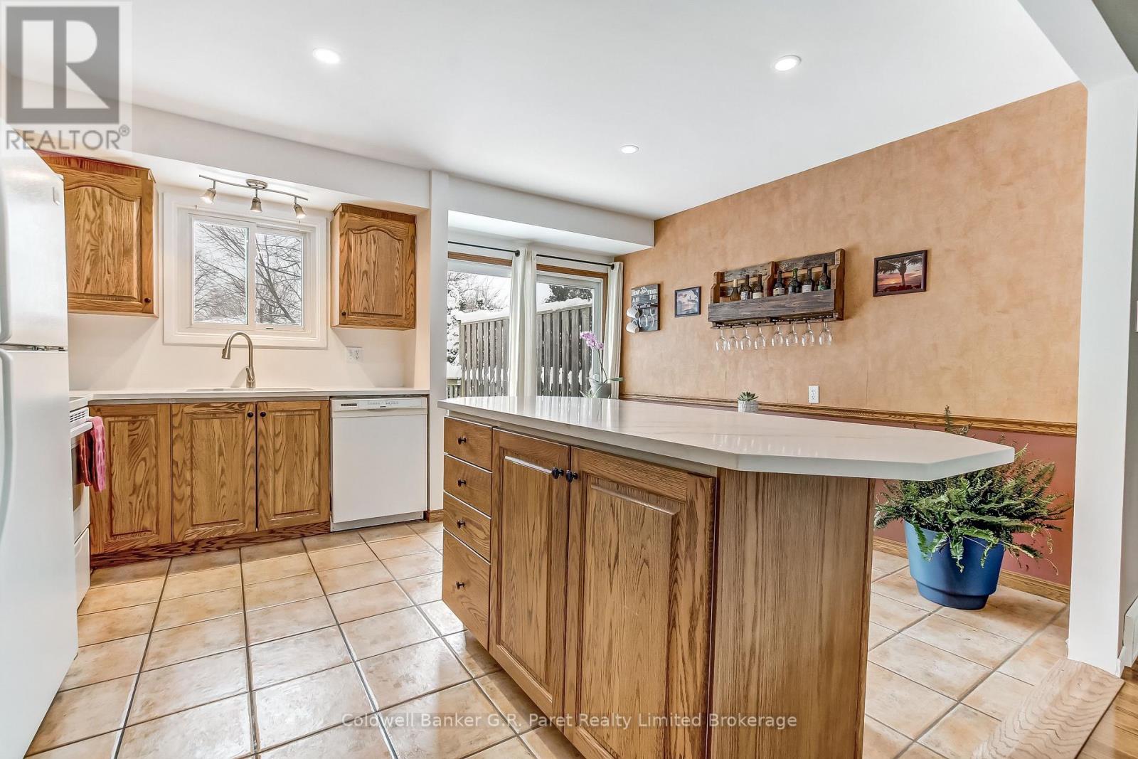 Photo 7 of 26 for 1543 Aldersbrook Road