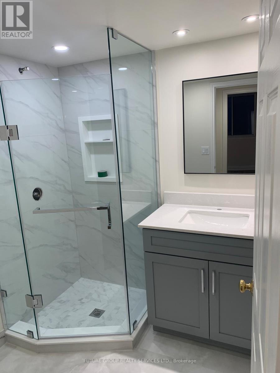 1204 - 880 Dundas Street W, Mississauga, Ontario  L5C 4H3 - Photo 11 - W12717540