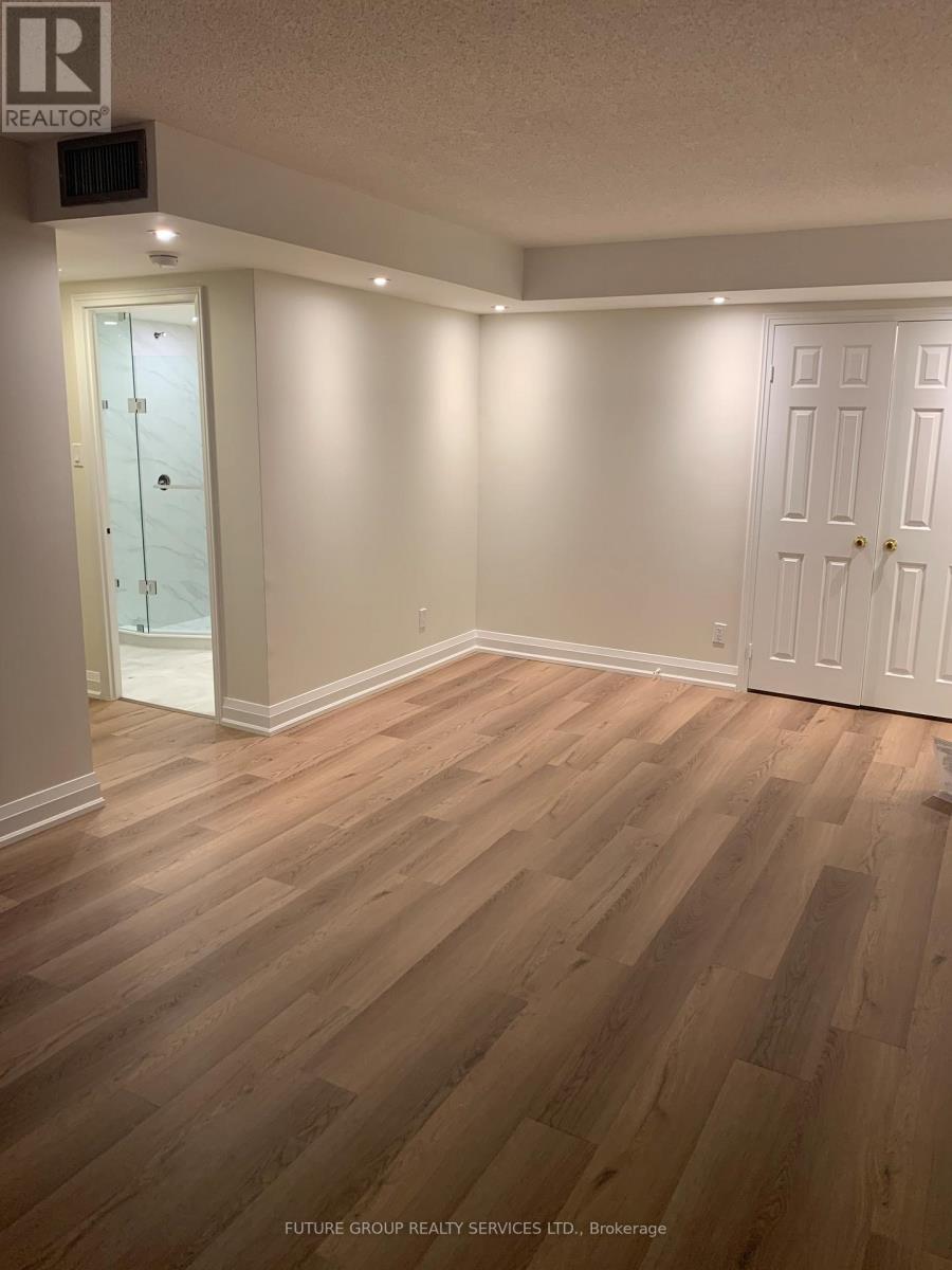 1204 - 880 Dundas Street W, Mississauga, Ontario  L5C 4H3 - Photo 3 - W12717540