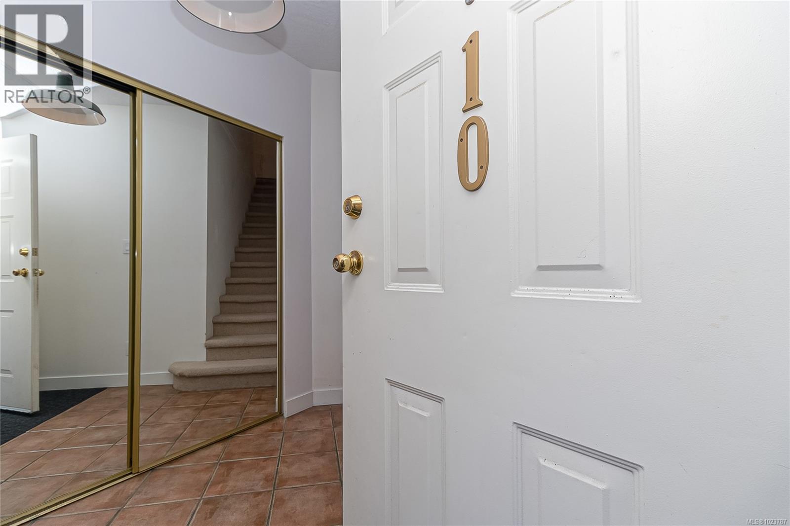 10 930 North Park St, Victoria, British Columbia  V8T 1C6 - Photo 3 - 1023787