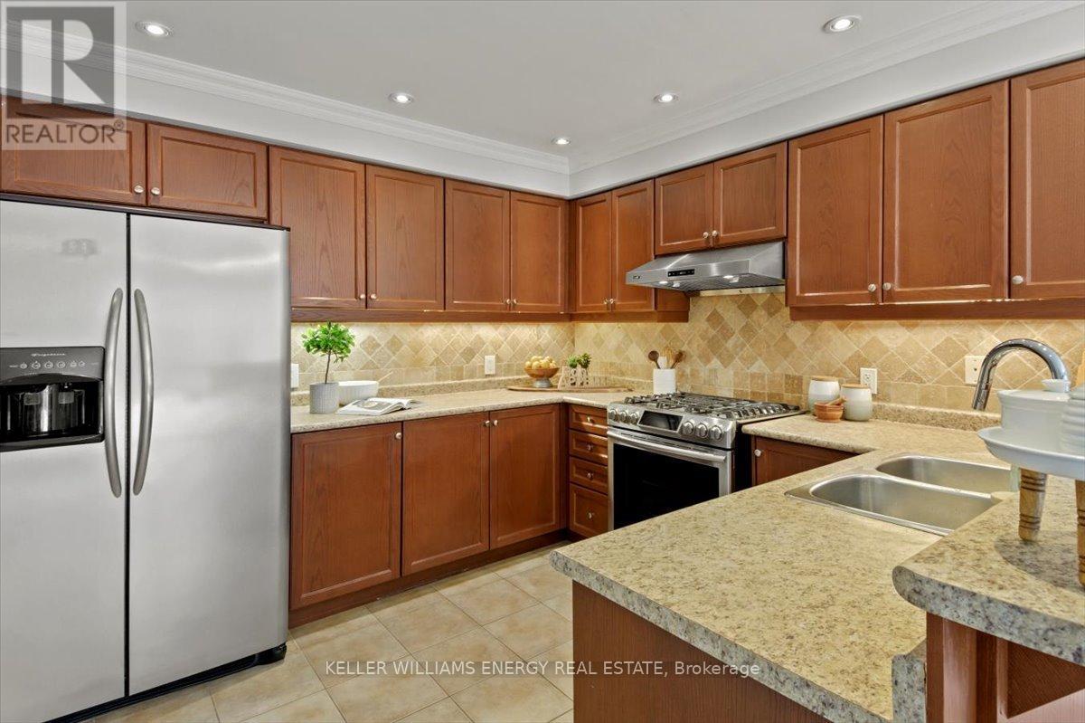 5 Bishopgate Street, Whitby, Ontario  L1P 0A6 - Photo 8 - E12725166