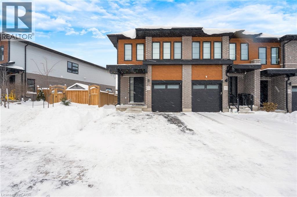 933 Robert Ferrie Drive, Kitchener, Ontario  N2P 0P9 - Photo 2 - 40799699