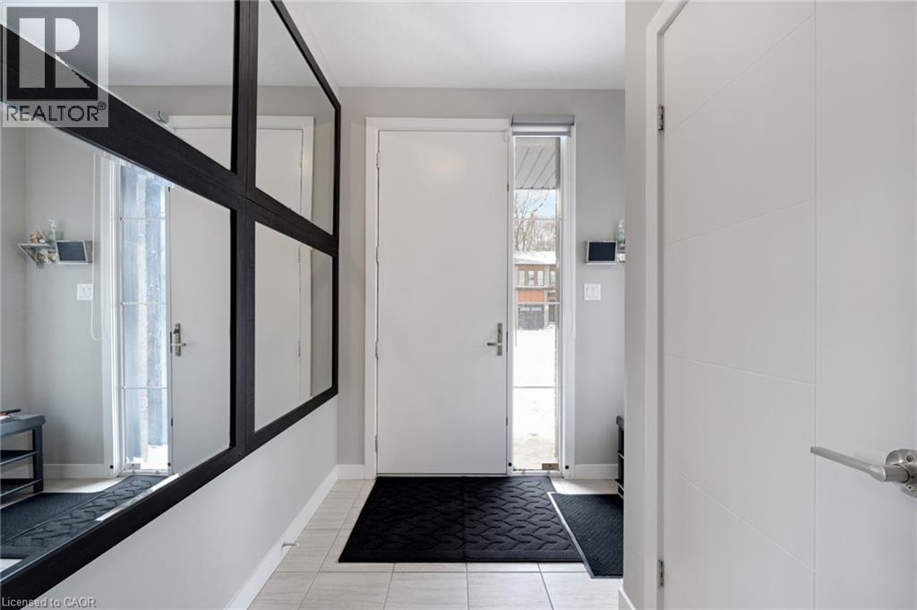 933 Robert Ferrie Drive, Kitchener, Ontario  N2P 0P9 - Photo 3 - 40799699