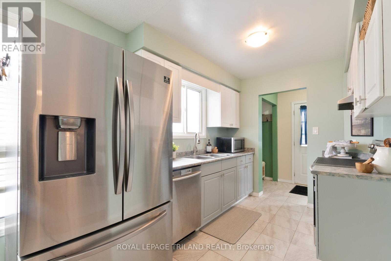 264 Simpson Crescent, London East, Ontario  N5V 5E2 - Photo 14 - X12725184