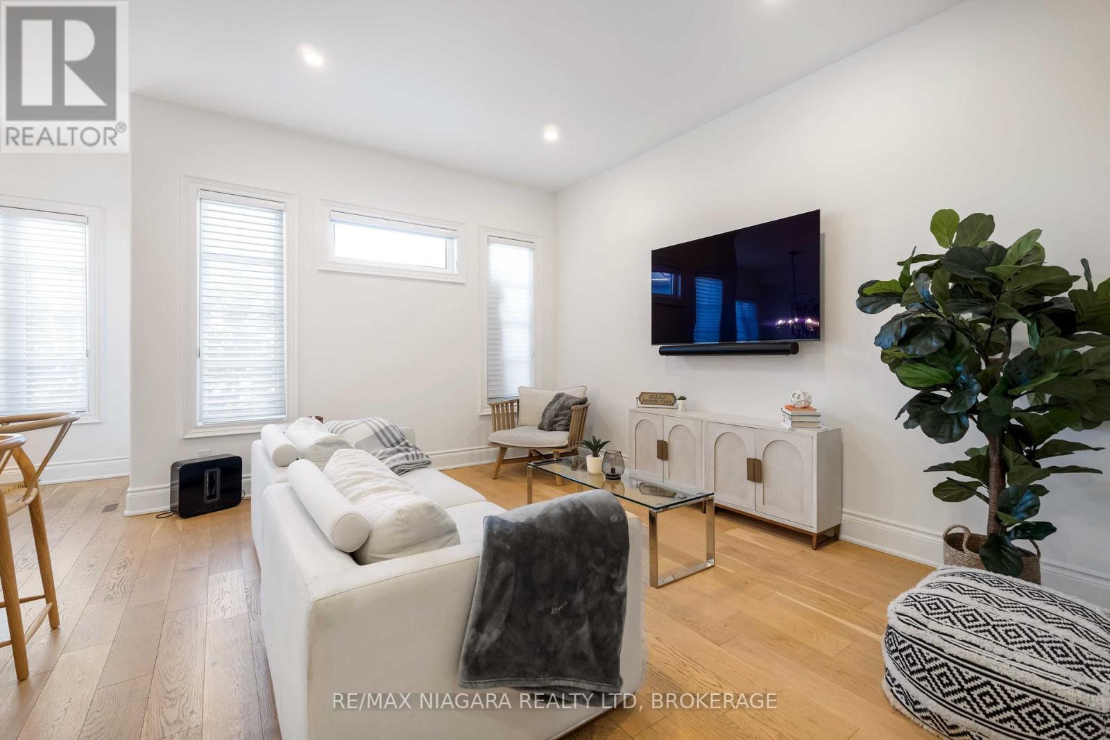 15 Arbourvale Common Road, St. Catharines (Glendale/glenridge), Ontario  L2T 3B7 - Photo 9 - X12725280