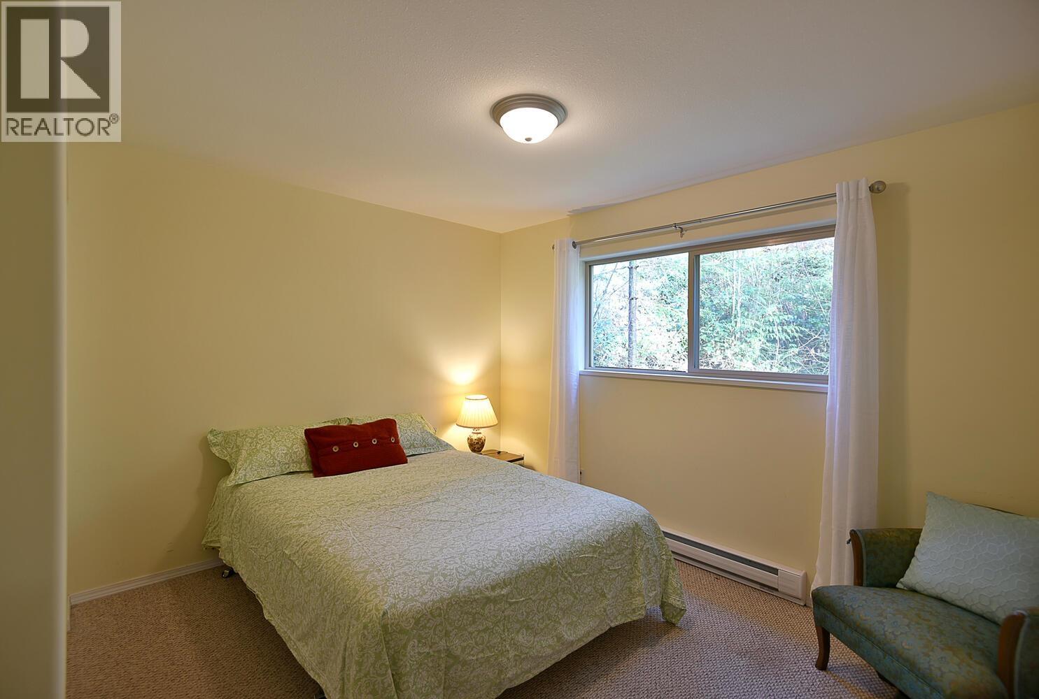 8650 Redrooffs Road, Halfmoon Bay, British Columbia  V7Z 1E7 - Photo 10 - R3082609