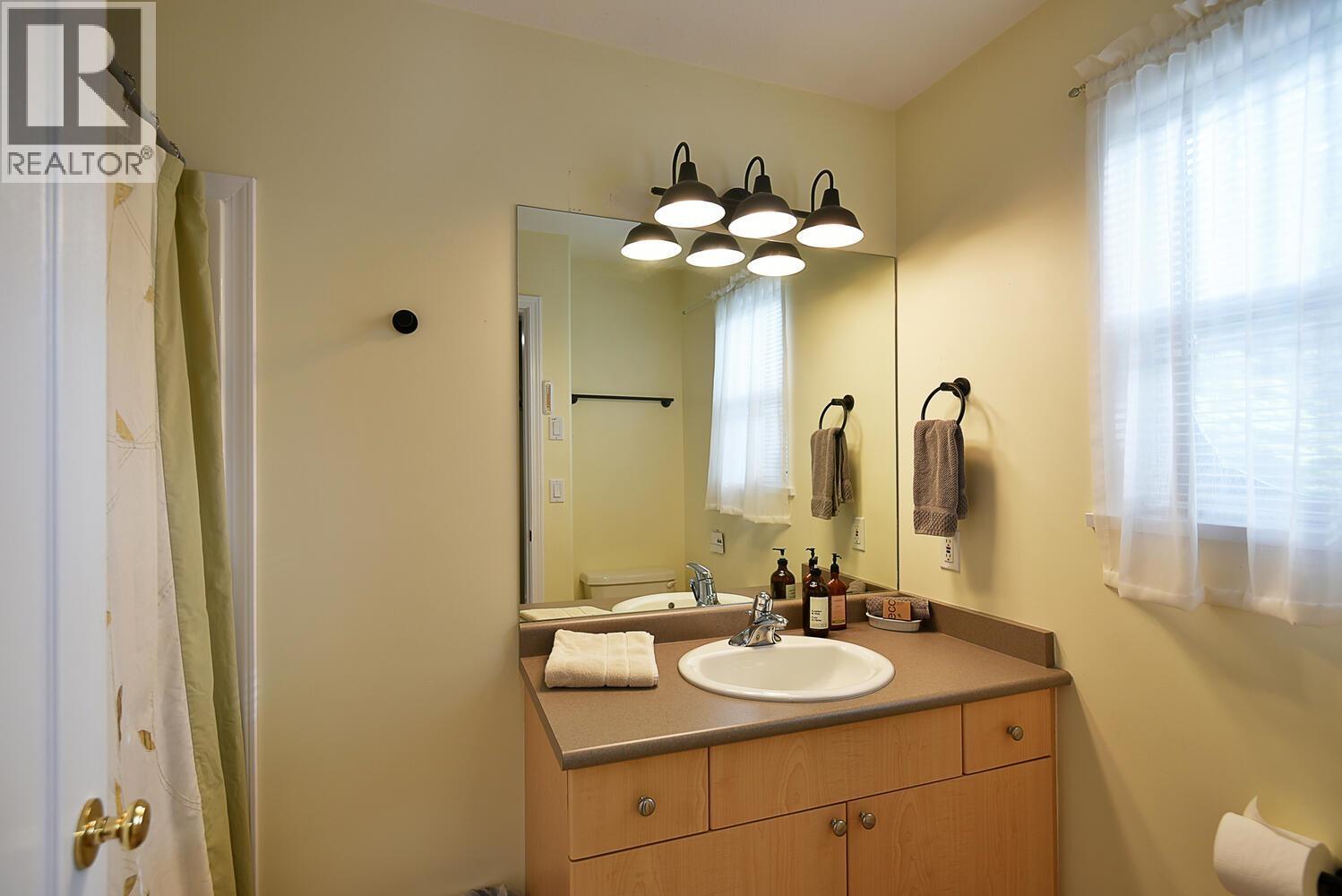 8650 Redrooffs Road, Halfmoon Bay, British Columbia  V7Z 1E7 - Photo 11 - R3082609