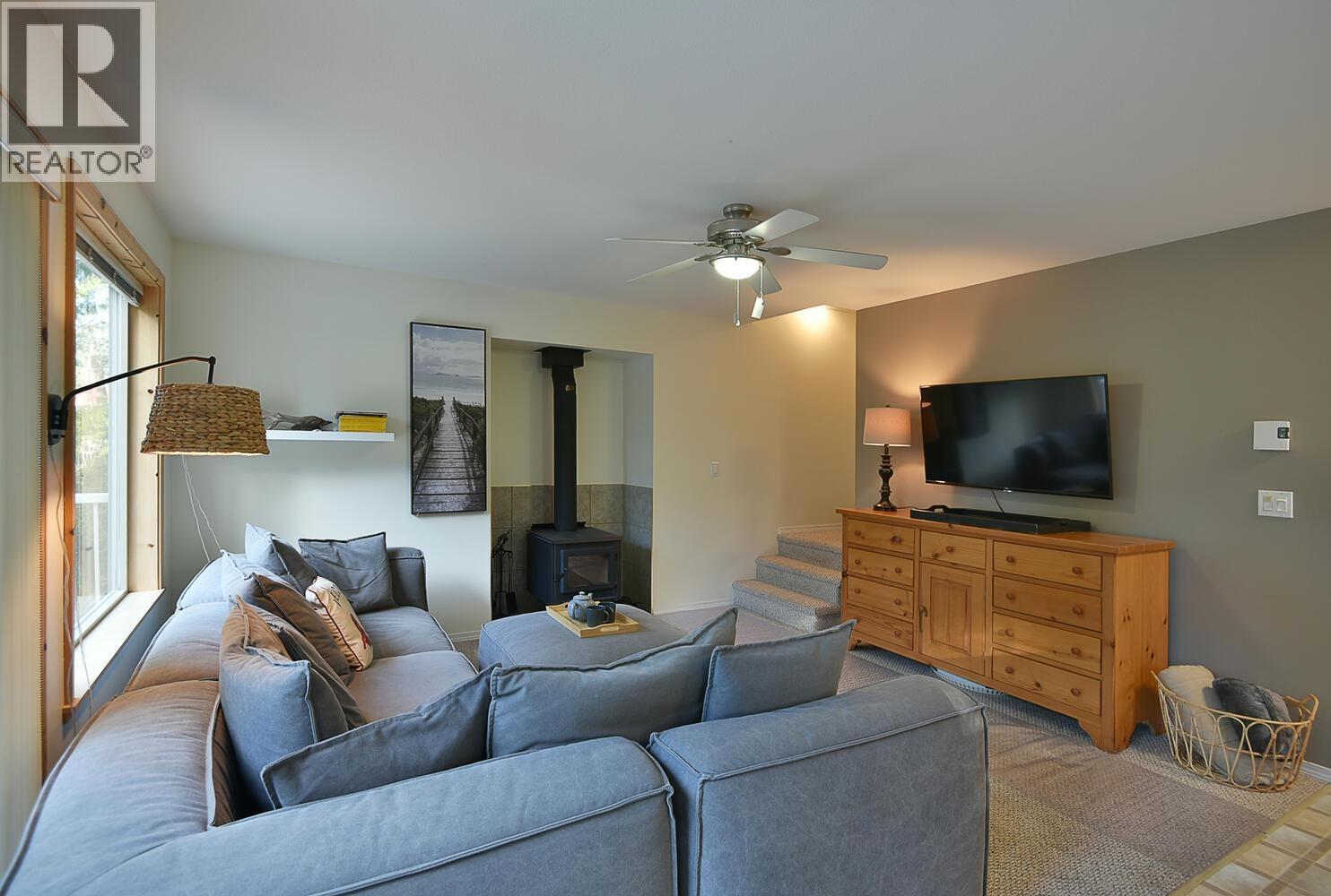 8650 Redrooffs Road, Halfmoon Bay, British Columbia  V7Z 1E7 - Photo 3 - R3082609