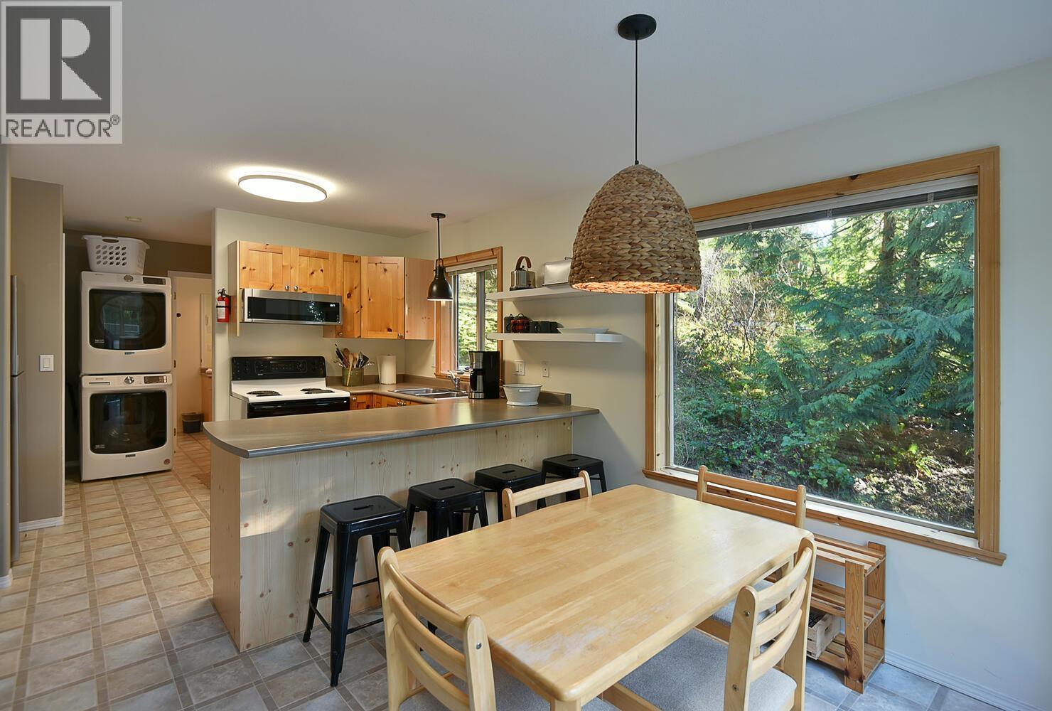 8650 Redrooffs Road, Halfmoon Bay, British Columbia  V7Z 1E7 - Photo 5 - R3082609