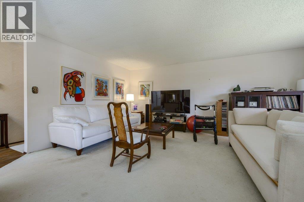 8194 Woodlake Court, Burnaby, British Columbia  V5A 3P4 - Photo 4 - R3082633