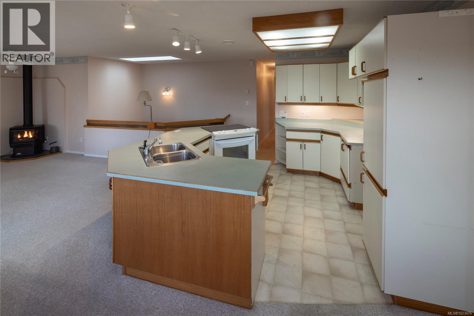 4867 Maxine Lane, Saanich, British Columbia  V8Y 2J3 - Photo 3 - 1023476