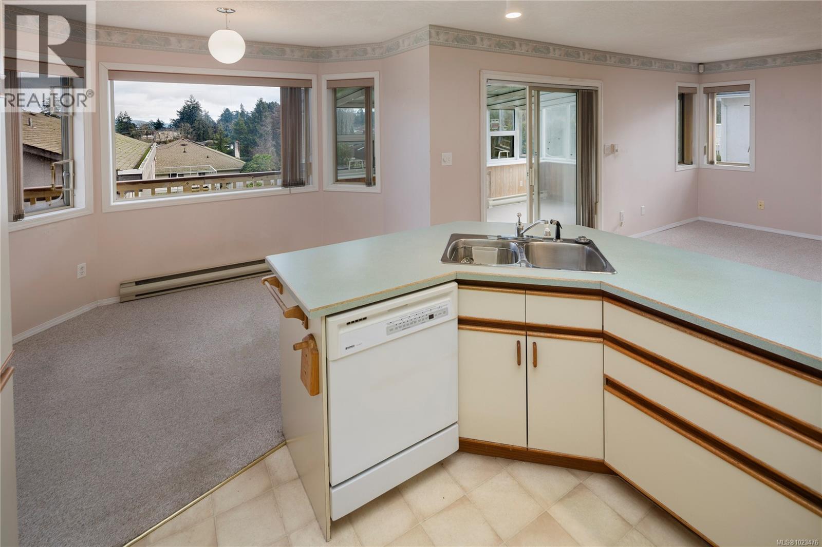 4867 Maxine Lane, Saanich, British Columbia  V8Y 2J3 - Photo 6 - 1023476