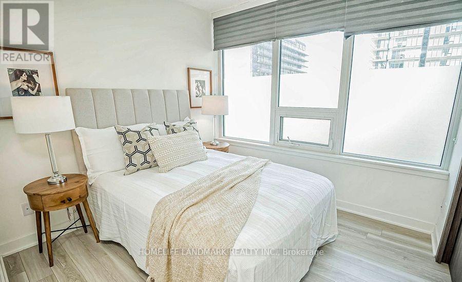 605 - 19 Bathurst Street, Toronto, Ontario  M5V 0N2 - Photo 4 - C12725270