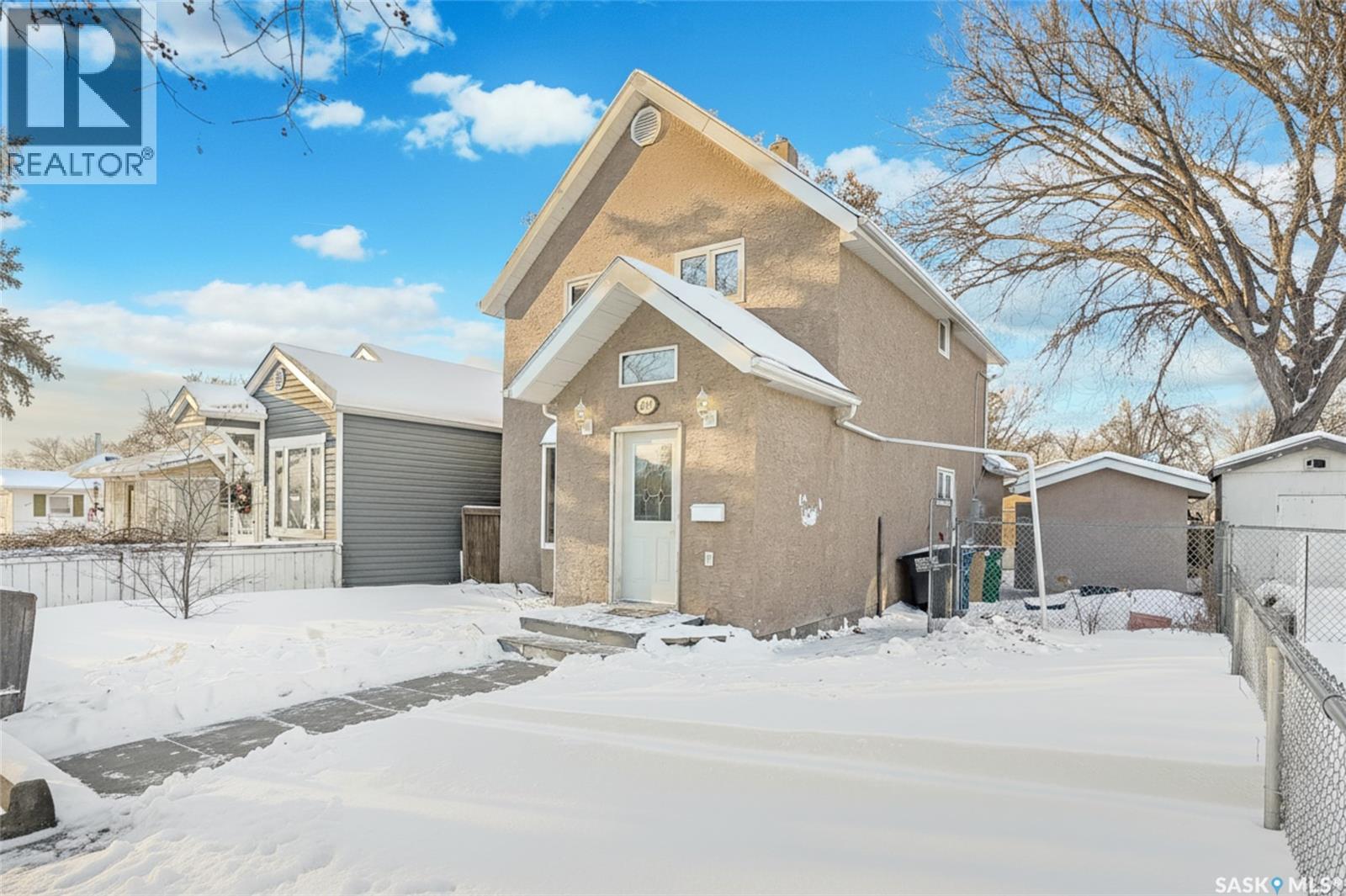 235 J Avenue N, Saskatoon, Saskatchewan  S7L 2J9 - Photo 2 - SK025894