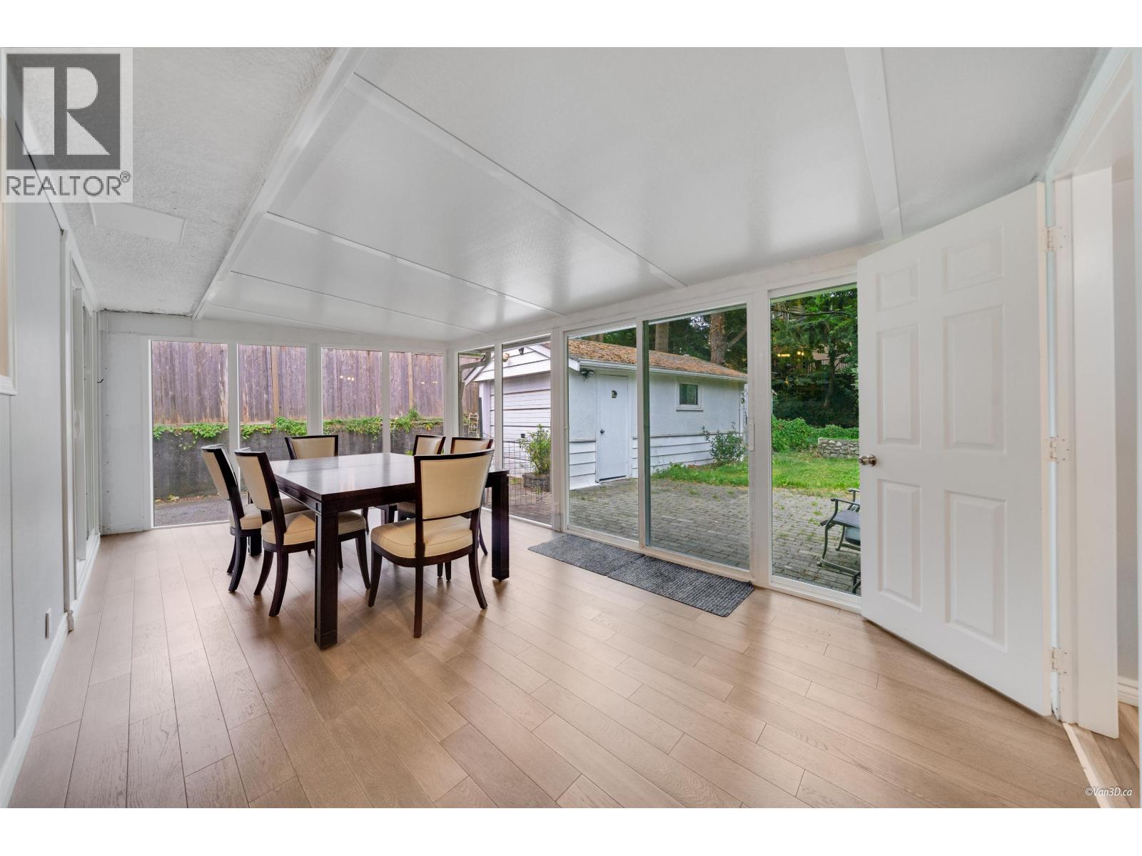 4366 Gilpin Crescent, Burnaby, British Columbia  V5G 2K4 - Photo 6 - R3078988